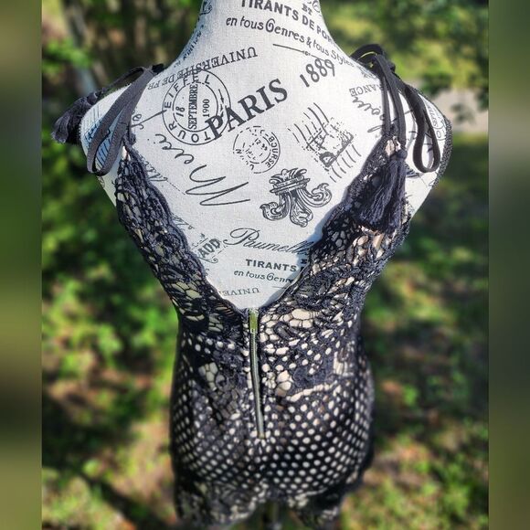 NWOT Tea & Cup Lace Knit Romper - Picture 7 of 13